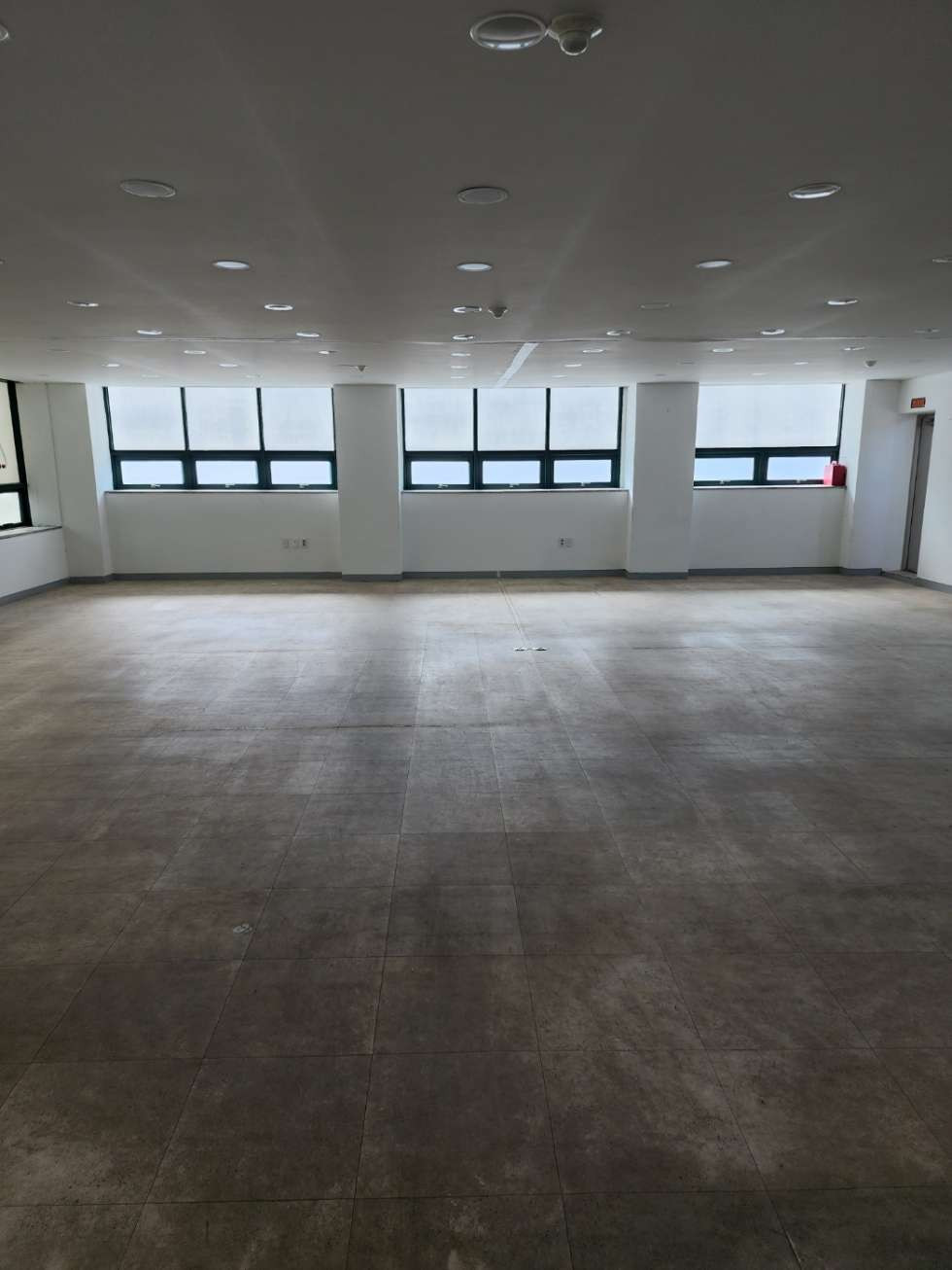 부산 부산진구 가야동 가야동 대로변에 위치한 깔끔한 건물 상가 월세 매물번호 11318 사진 2