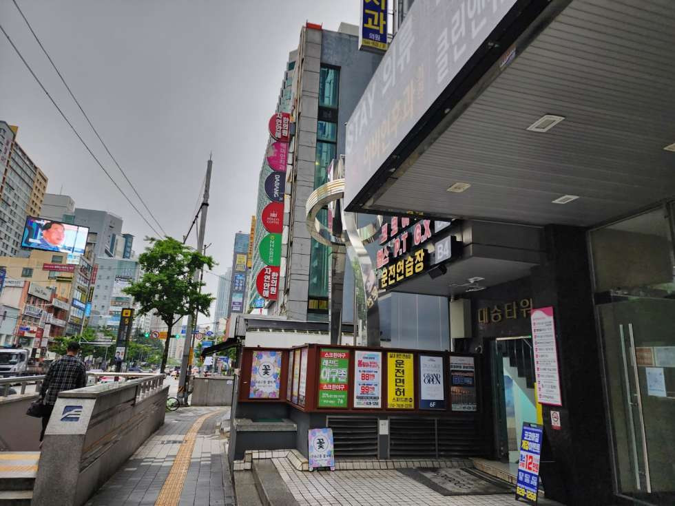 부산 남구 대연동 경성대 메인상권 2층 30평 예쁜 커피숍 운영중인 상가매물 월세 매물번호 11437 사진 1