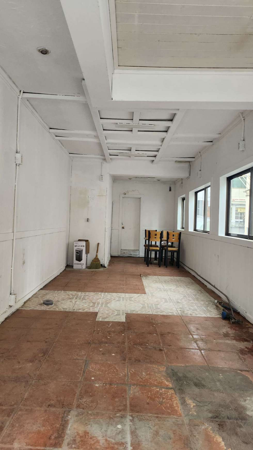 부산 금정구 장전동 부산대 정문인근 무권리 상가(9평) 공방 소품샵 추천 월세 매물번호 11032 사진 1