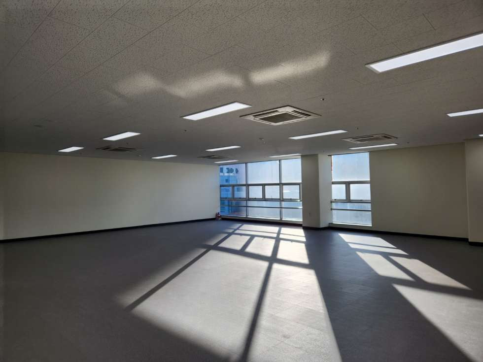 부산 부산진구 부전동 서면 대로변 깔끔한 사무실 실사용면적 60평 월세 매물번호 10377 사진 2