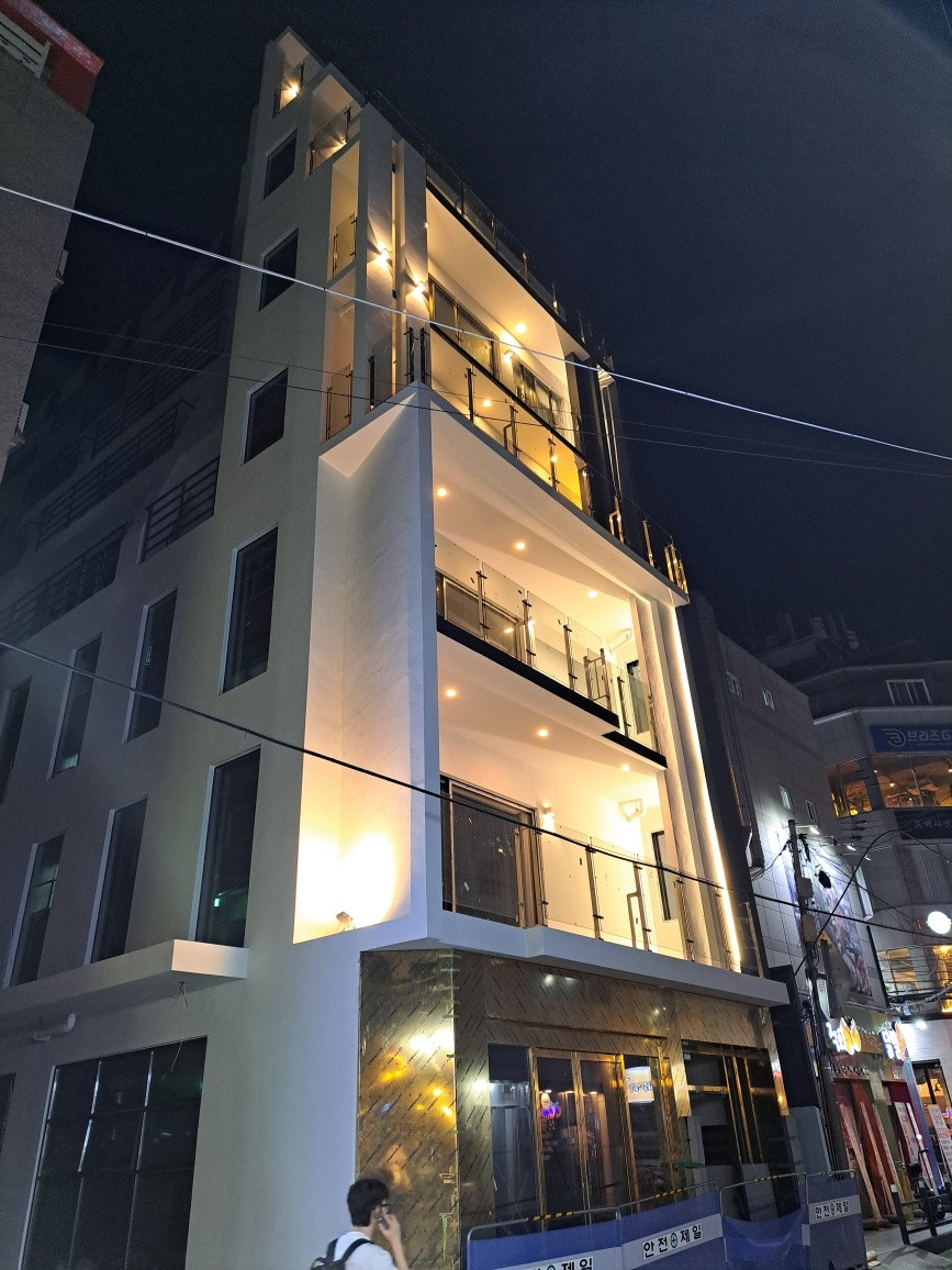 부산 남구 대연동 경성대 메인상권 2층 41평 신축 무권리 상가 임대 월세 매물번호 12266 사진 1