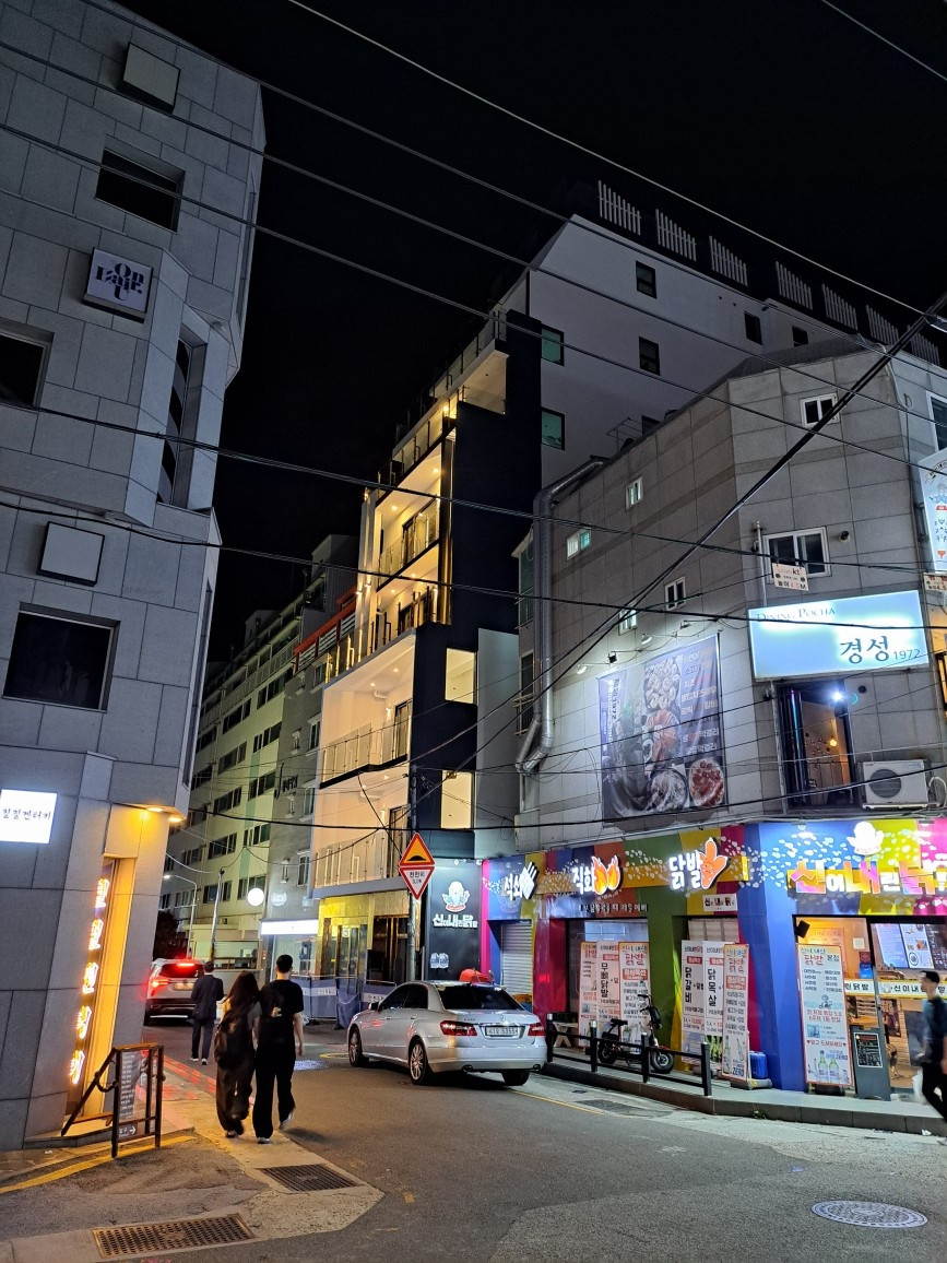 부산 남구 대연동 경성대 메인상권 2층 41평 신축 무권리 상가 임대 월세 매물번호 12266 사진 2