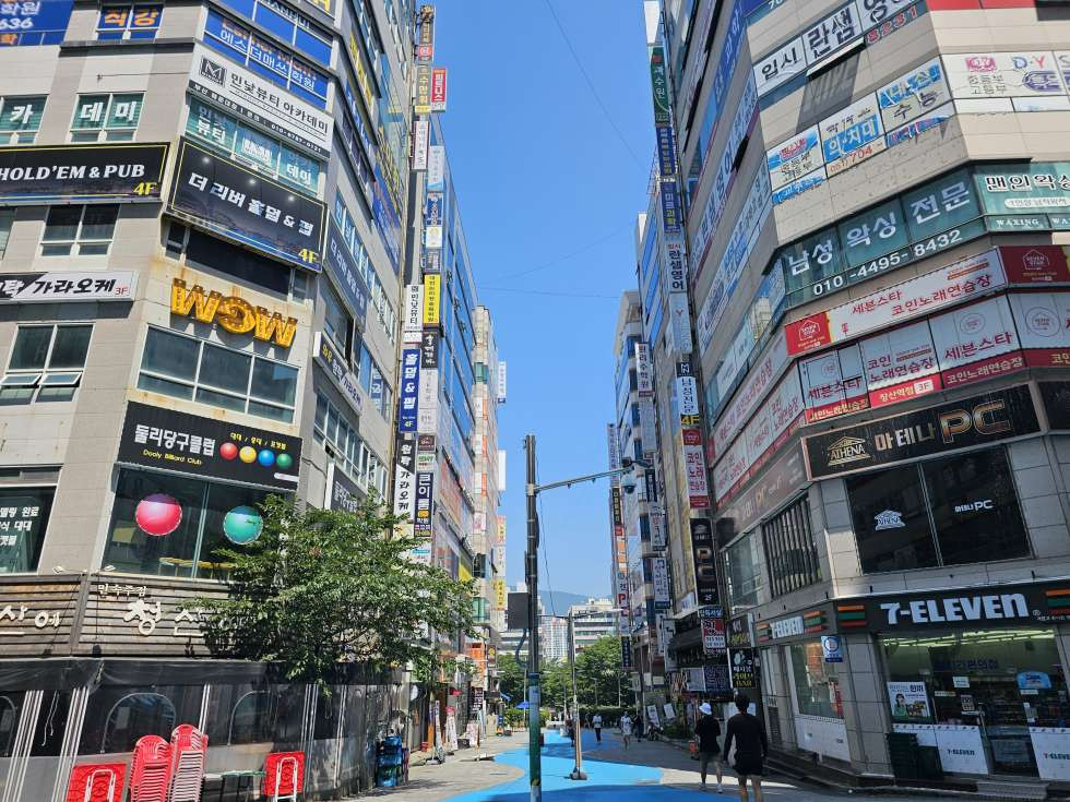 부산 해운대구 좌동 윈프라자동 NC백화점 해운대점 인근 귀한 6층 귀한 대형평수자리입니다. 월세 매물번호 12718 사진 1