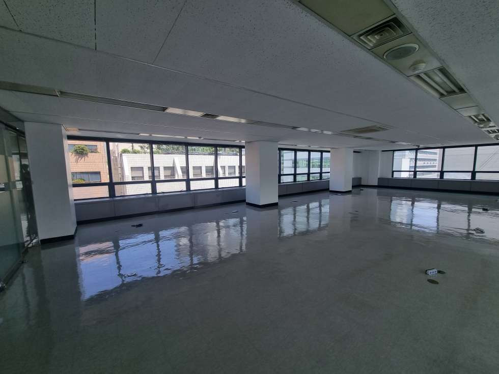 부산 동구 초량동 부산역 인근 조망 좋은 빌딩 사무실! 삼면창으로 개방감 최고 월세 매물번호 12070 사진 2