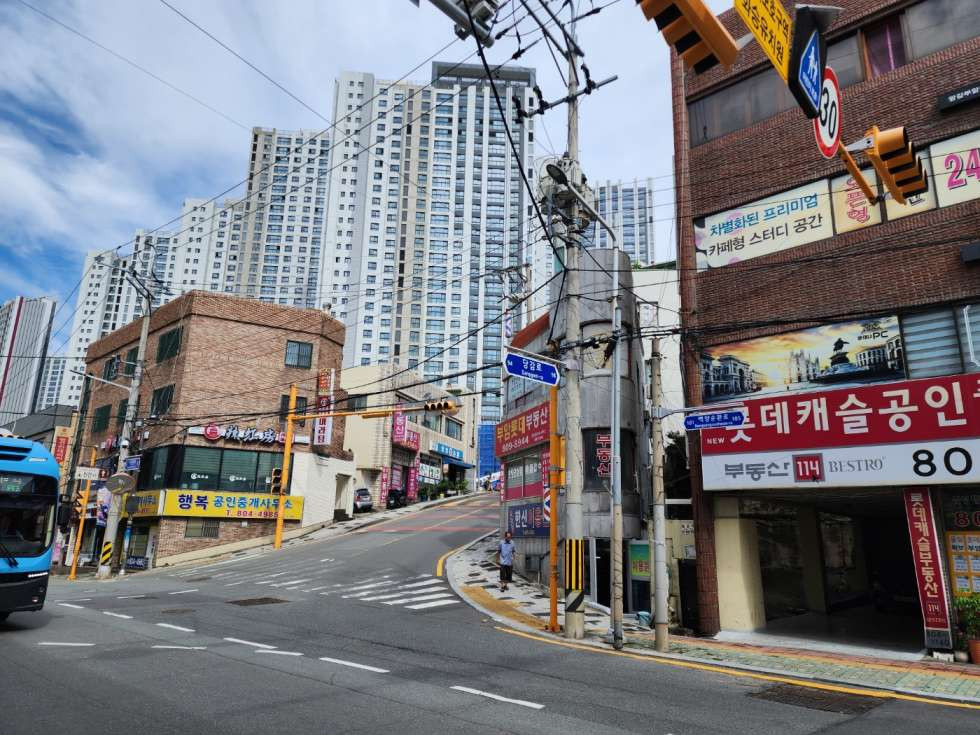부산 부산진구 부암동 당감동 롯데캐슬 바로 앞 깔끔한 2층 34평 공실 무권리 상가 임대 월세 매물번호 12957 사진 1
