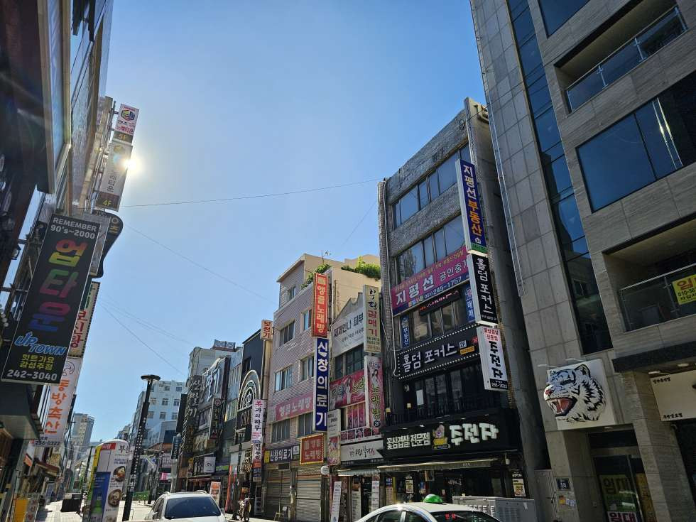 부산 중구 부평동2가 부평동 족발골목 메인상권 내 코너변 위치한 2층 전면좋은 음식점 추천자리!! 월세 매물번호 13103 사진 1