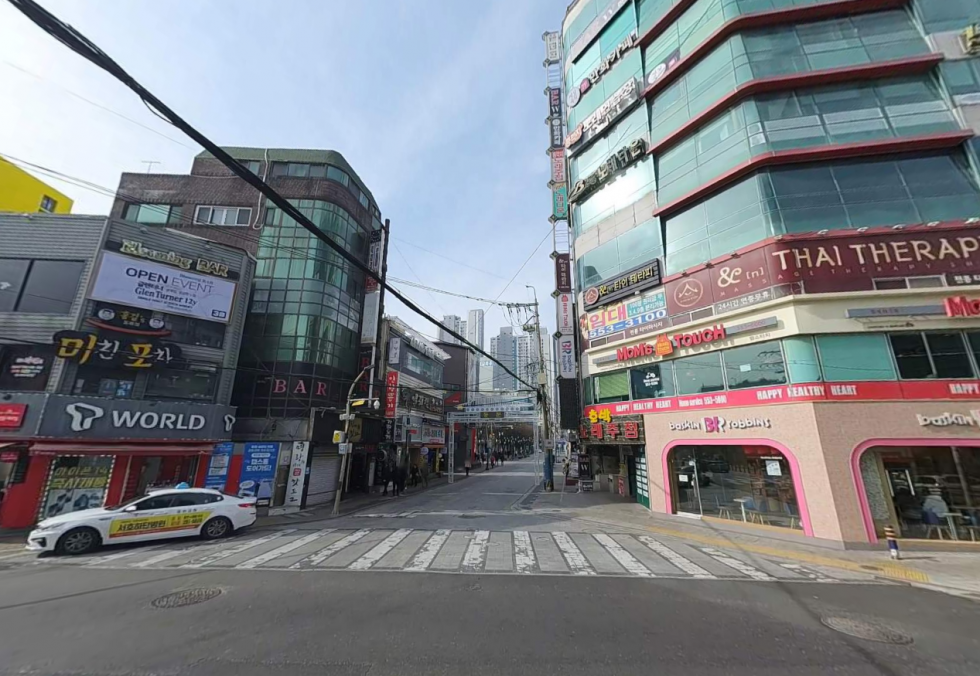 부산 동래구 명륜동 동래역 상권 동래구청 앞 사거리 코너자리. 2층 소형매장 월세 매물번호 13115 사진 1
