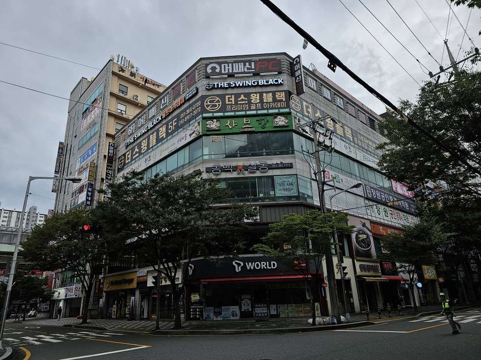 부산 북구 화명동 화명동 유동인구 바글바글한 메인상권 내 1층 일반음식점 자리 입니다. 월세 매물번호 13172 사진 1