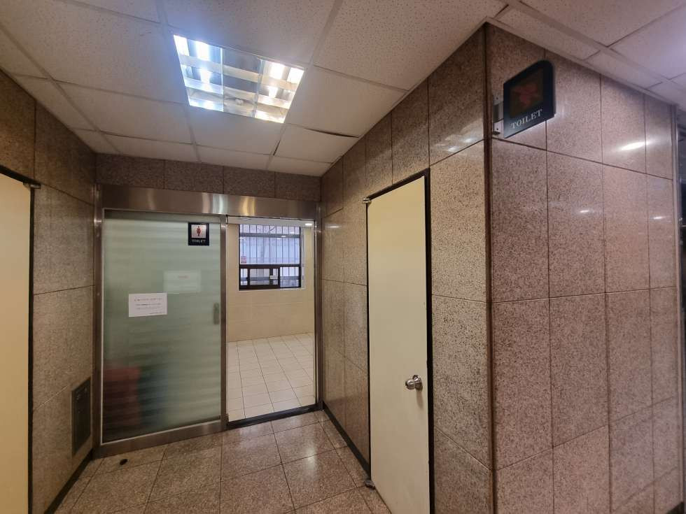 부산 연제구 거제동 거제역 역세권, 거제대로 접한 업무시설 빌딩! 전용 40평! 대형 기업이 관리하는 건물, 내부 깔끔 월세 매물번호 13373 사진 2