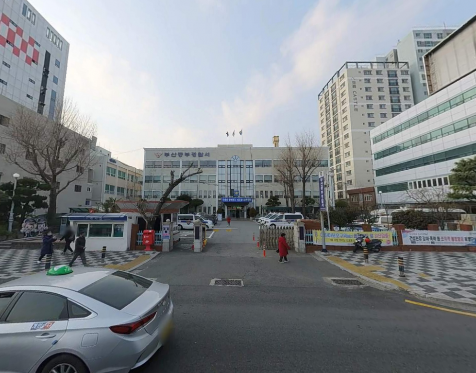 부산 동구 수정동 동부경찰서 인근 코너자리 상가건물! 전용 120평/대로변 접/병의원 추천하는 자리! 월세 매물번호 13816 사진 1