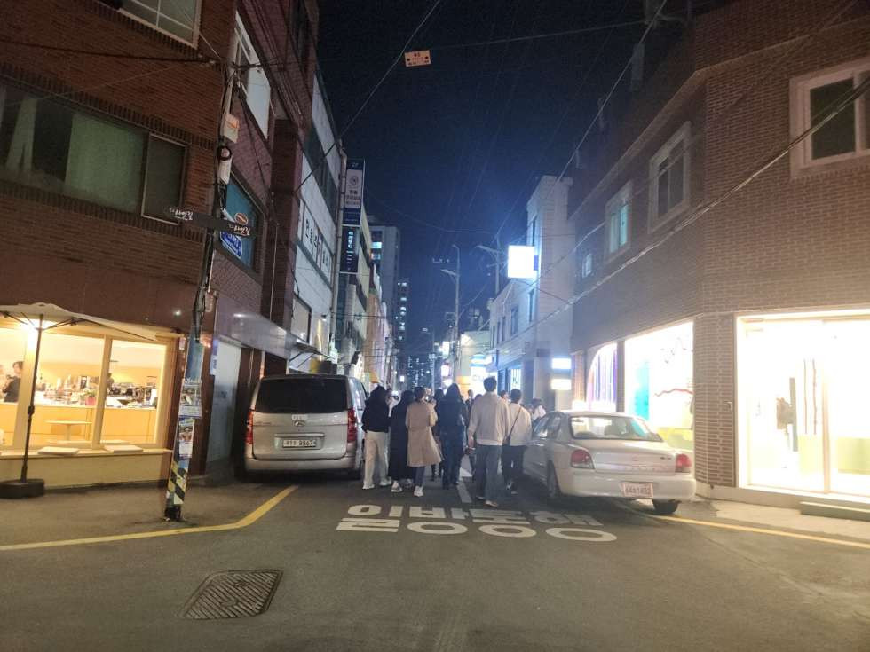 부산 부산진구 전포동 전포사잇길 핫플레이스 상권 대형 평수 임대 약 40평 이상 월세 매물번호 12444 사진 1