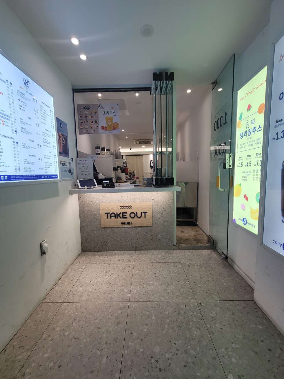 부산 동래구 온천동 미남역 바로 앞 핵심 상권 중심 약 15평 카페, 샐러드, 뷰티샵 등 추천 월세 매물번호 14017 사진 1