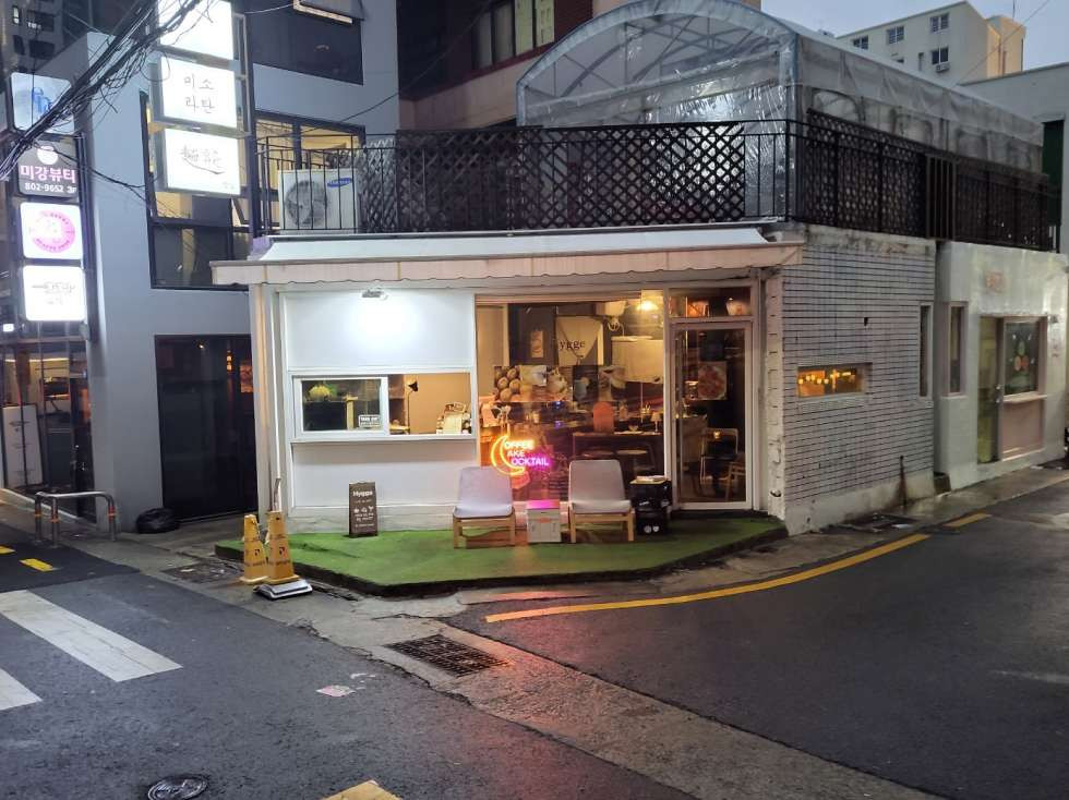 부산 부산진구 전포동 전포사잇길 핫플 상권 중심 카페, 판매점 하기 좋음 약 11평 월세 매물번호 14140 사진 2