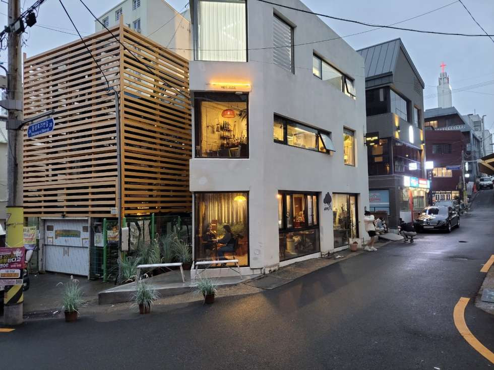 부산 부산진구 전포동 전포사잇길 핫플 상권 중심 카페, 판매점 하기 좋음 약 11평 월세 매물번호 14140 사진 3