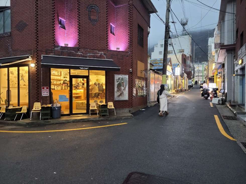 부산 부산진구 전포동 전포사잇길 핫플 상권 중심 카페, 판매점 하기 좋음 약 11평 월세 매물번호 14140 사진 4