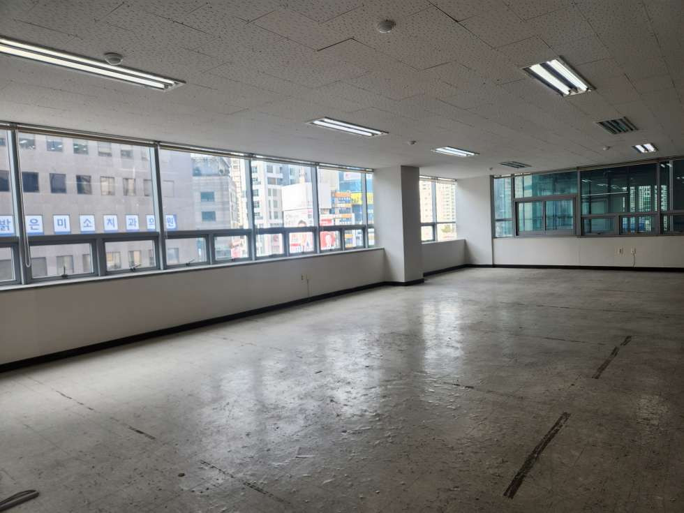 부산 연제구 연산동 연산역 2번출구 앞 약 100평 대형 평수 월세 매물번호 14296 사진 1