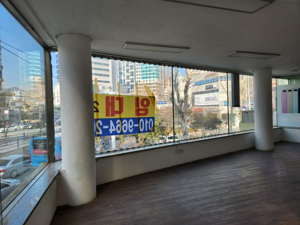부산 부산진구 전포동 부전역 코너 2층 / 전면 노출 좋음 / 네일샵, 속눈썹 등 추천 월세 매물번호 10233 사진 1