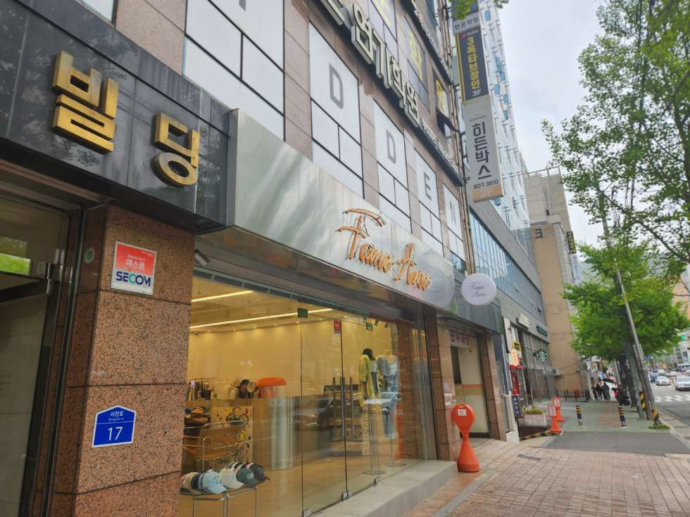 부산 부산진구 부전동 진성빌딩동 서면역 주변 카페하기 좋은 상가 약 43평 보유 월세 매물번호 12005 사진 1