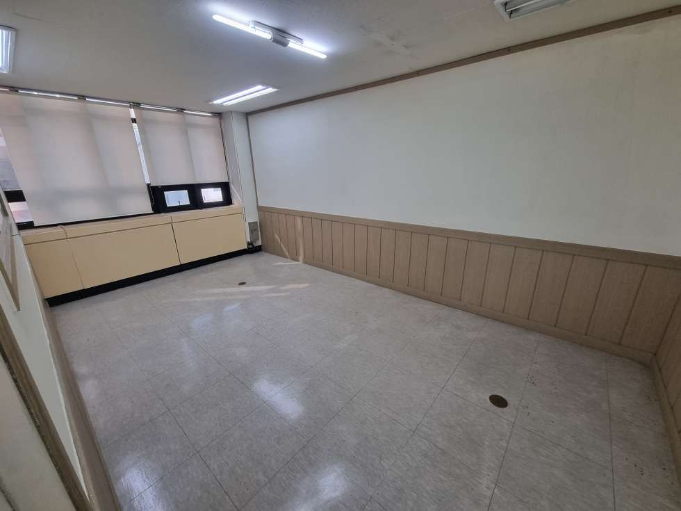 부산 동구 초량동 부산사무실. 부산역 역세권 / 시설 깔끔한 소형 사무실 임대! 내부 룸1 월세 매물번호 14407 사진 3