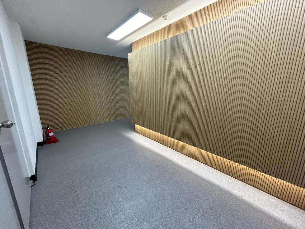 부산 중구 중앙동4가 중앙역 역세권 대형 빌딩 내 업무시설. 전용 약 38평 내부 인테리어 깔끔! 월세 매물번호 14545 사진 1