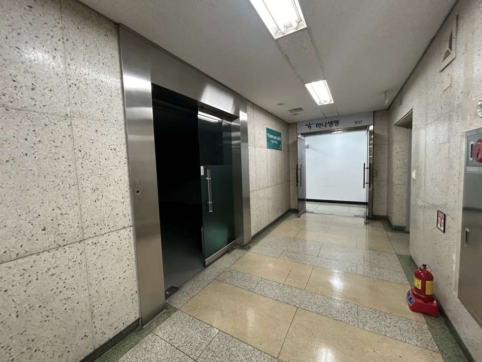 부산 중구 중앙동4가 중앙동 중형 사무실, 중앙역 초 역세권 시설 깔끔한 대형 오피스 빌딩 월세 매물번호 14583 사진 2