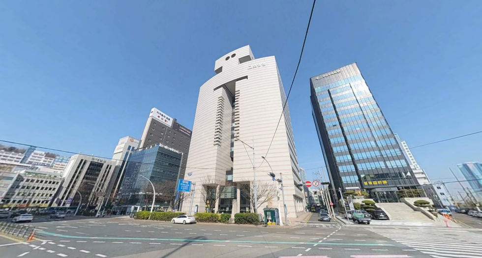 부산 중구 중앙동4가 중앙역 역세권 대형 빌딩 내 업무시설, 전용 42평 중형 사무실. 랜탈프리 협의! 월세 매물번호 13160 사진 1
