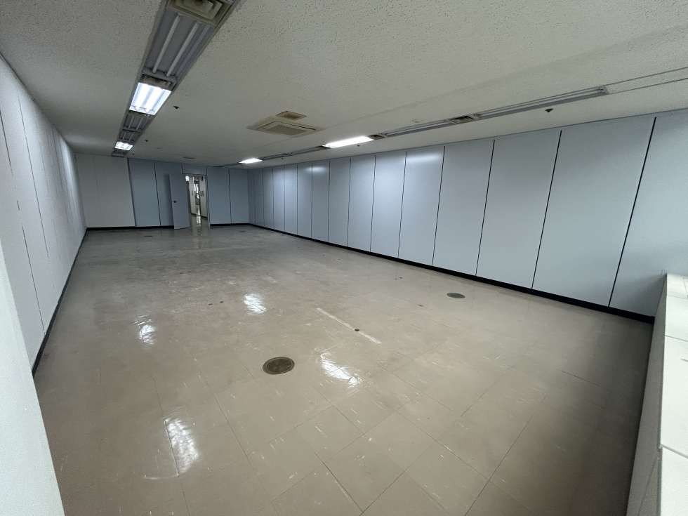 부산 중구 중앙동4가 중앙역 역세권 대형 오피스 빌딩 내 업무시설, 전용 24평 월세 매물번호 14606 사진 2