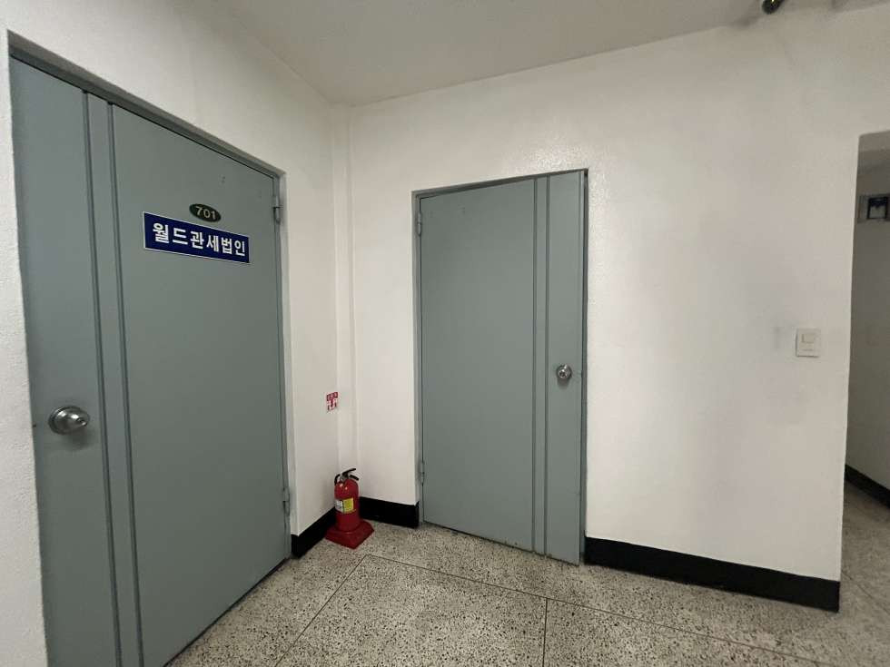 부산 중구 중앙동4가 중앙동 업무지역 내 내부 깔끔한 중형 사무실 월세 매물번호 14612 사진 1