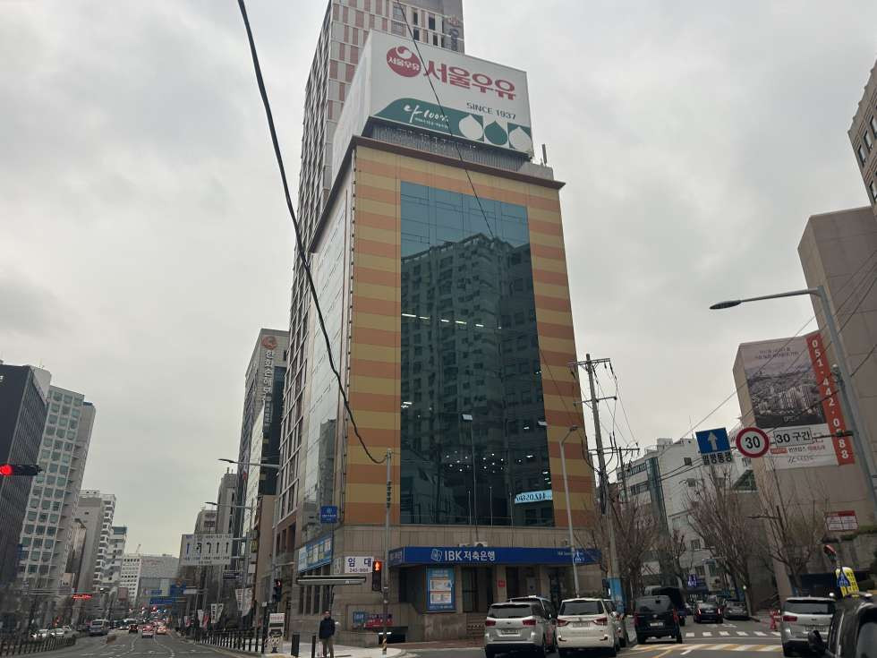 부산 중구 대창동1가 중앙역 역세권, 대로변 오피스 빌딩 내 전용 80평 대형 사무실 임대 월세 매물번호 14625 사진 1