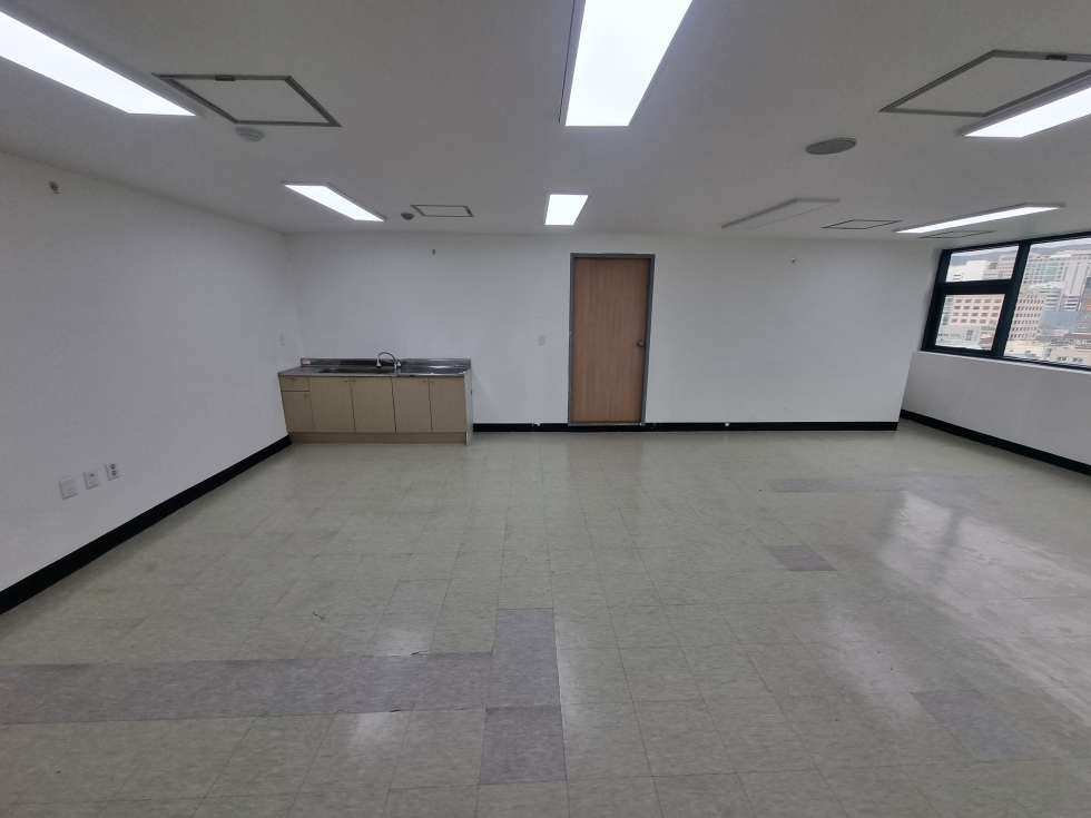 부산 연제구 연산동 연산역 메디컬 빌딩 내 사무실 임대. 한 개층 전체 사용, 전용 58평! 월세 매물번호 14758 사진 8