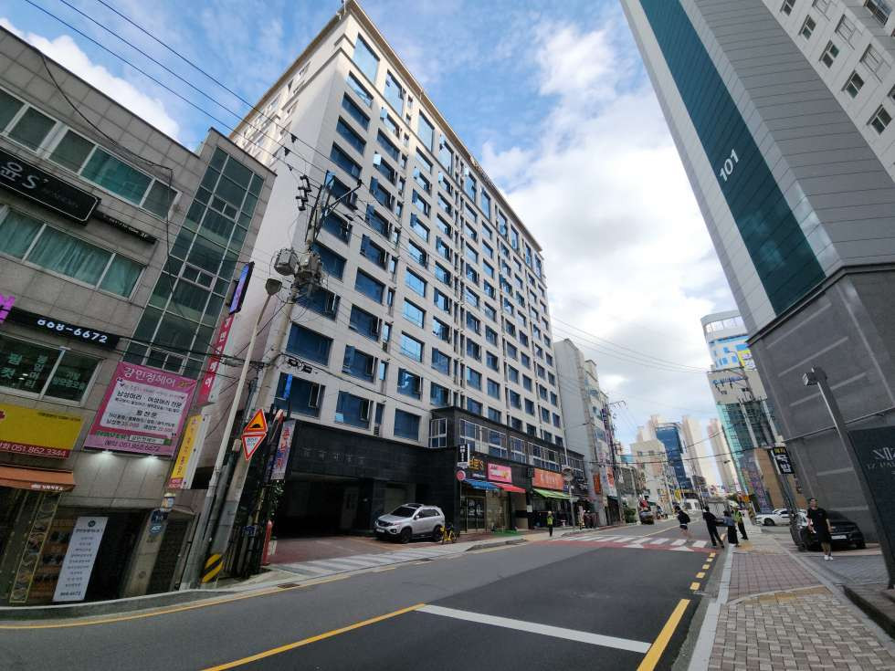 부산 연제구 연산동 연산동 시청부근 음식점 상권 중심 약 11평 유동인구 많음 월세 매물번호 14803 사진 1