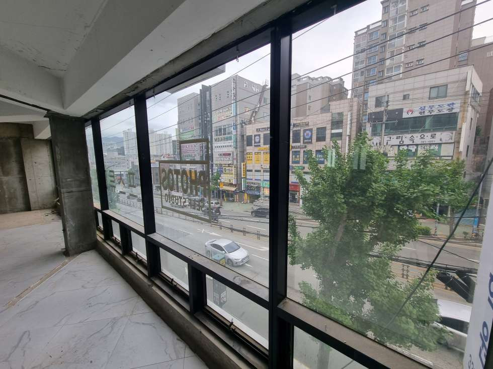 부산 북구 구포동 구남역 대로변 접한 상가건물. 3층 43평 / 노출 잘 되어 홍보효과 좋은 자리! 사무실, 스튜디오 등 추천 월세 매물번호 14946 사진 3