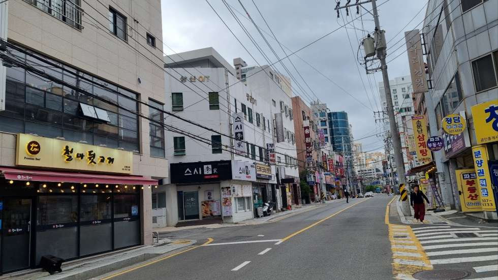부산 동래구 온천동 온천동래미안포레스티지 대로변 노래연습장 지하1층 55평 저렴한임대료 시설완비 월세 매물번호 14956 사진 1
