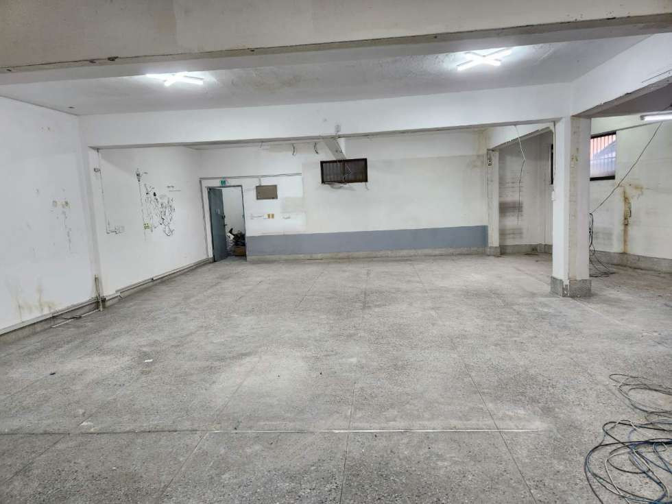 부산 부산진구 전포동 전포사잇길 지하1층 대형평수 무권리 월세 매물번호 15002 사진 1
