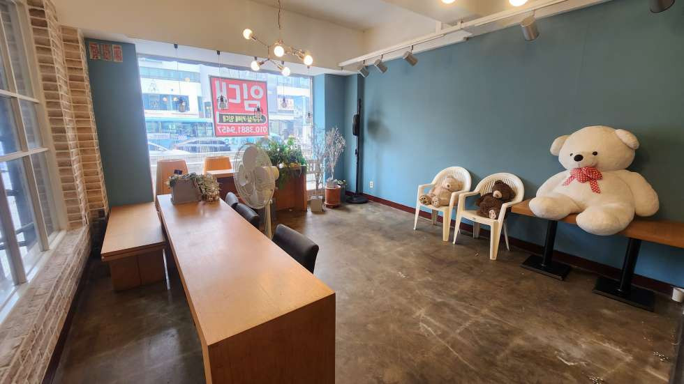 부산 중구 중앙동4가 우창빌딩동 중앙동 대로변 1층 상가, 사무실, 판매업 등 추천하는 자리 월세 매물번호 14581 사진 2