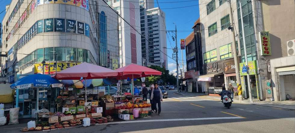 부산 동래구 안락동 서원시장 대로변 유동 많은 곳 1층 38평 판매점 하기 좋은 위치 월세 매물번호 15077 사진 1