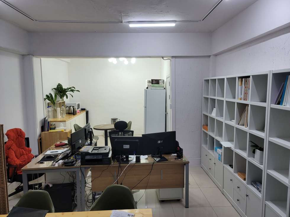 부산 남구 문현동 지게골역 역세권, 대로변 1층 무권리 상가. 실평수 10평/미용실/판매점/소매점/사무실등 다용도 추천 월세 매물번호 15318 사진 1