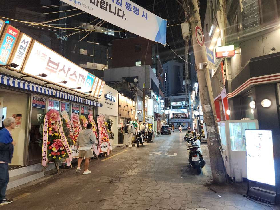 부산 부산진구 부전동 서면 배대포 메인상권 중심 1층 약25평 월세 매물번호 14002 사진 1