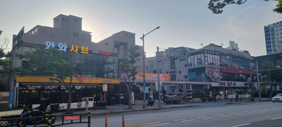 부산 남구 대연동 대연동 유엔공원 인근 대로변 1층 44평 주차가능 월세 매물번호 15368 사진 1