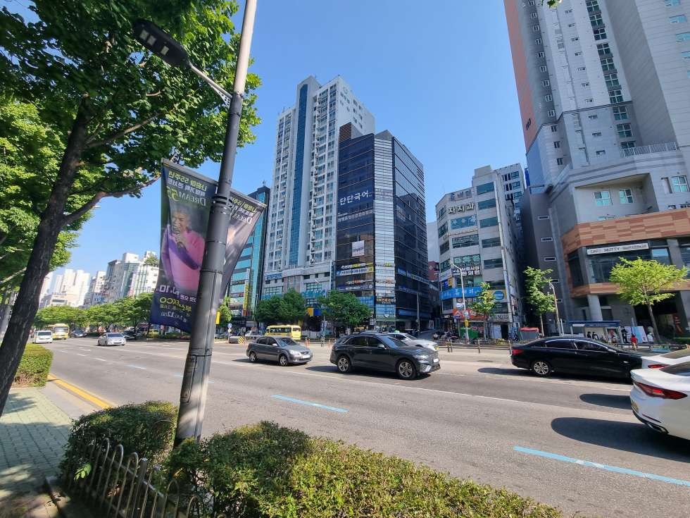 부산 부산진구 개금동 개금역 메디컬 상권 최요지! 가야대로 방향 넓은 전면, 횡단보도 앞. 의원, 사무실, 필라테스 등 전 업종 가능! 월세 매물번호 15377 사진 1