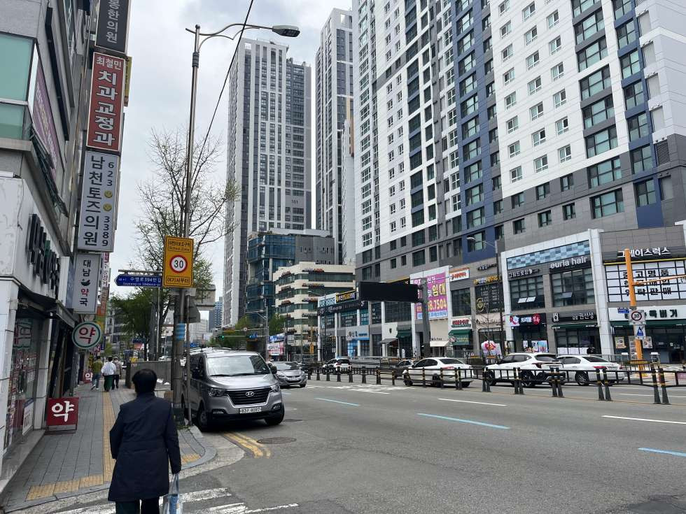 부산 수영구 남천동 남천동 메인 대로변 1,2층 통임대 전면 넓은 매장 유동인구 많은 거리 월세 매물번호 15508 사진 1