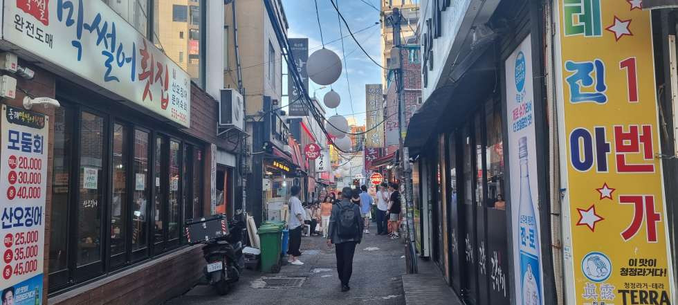 부산 동래구 명륜동 B동 명륜1번가 술상권 1층 28평 실40 최고위치 테라스 월세 매물번호 15680 사진 1