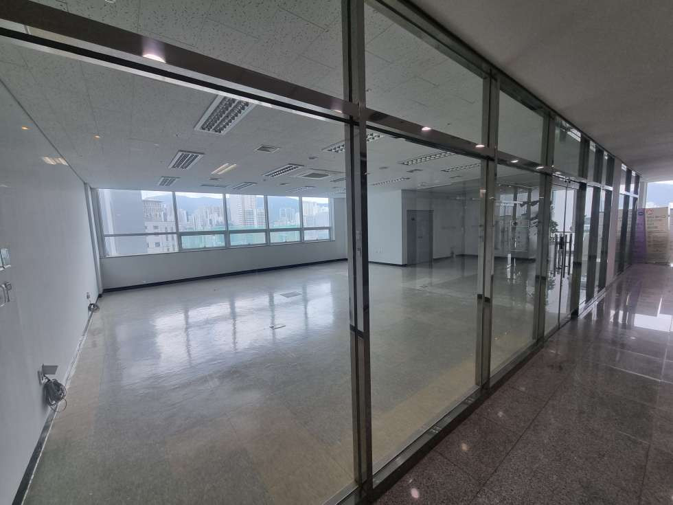 부산 연제구 연산동 에이동 연산역 초역세권/연산동 랜드마크 오피스 빌딩! 8층 전용 29평 사무실 임대 월세 매물번호 15613 사진 2