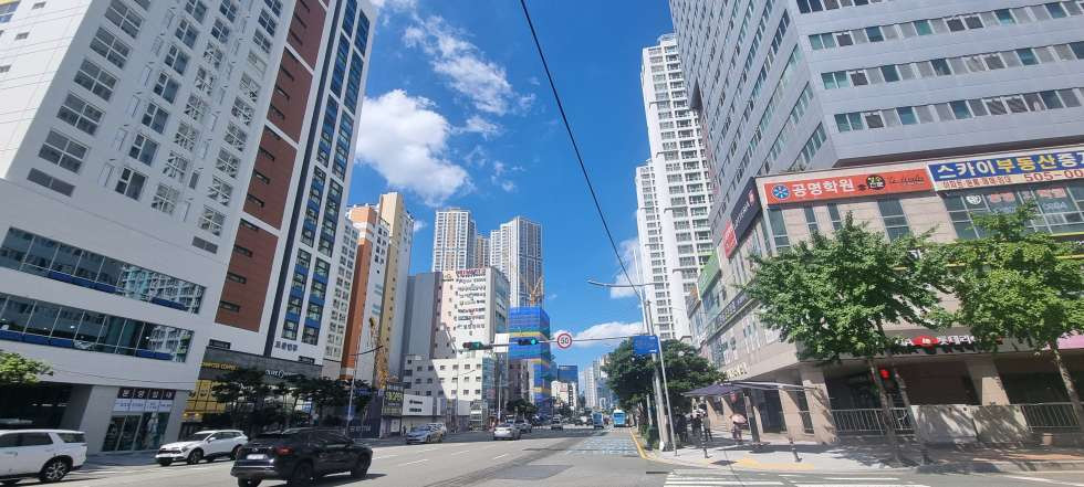 부산 동래구 온천동 미남로타리 반도보라 인근 1층 25평 테라스 넓은 전면 월세 매물번호 15717 사진 1