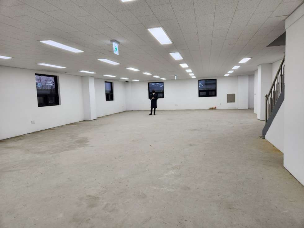 부산 부산진구 부전동 부전역 바로앞 / 1층 병원하기 좋은 상가 / 실평수 70평 월세 매물번호 10230 사진 1