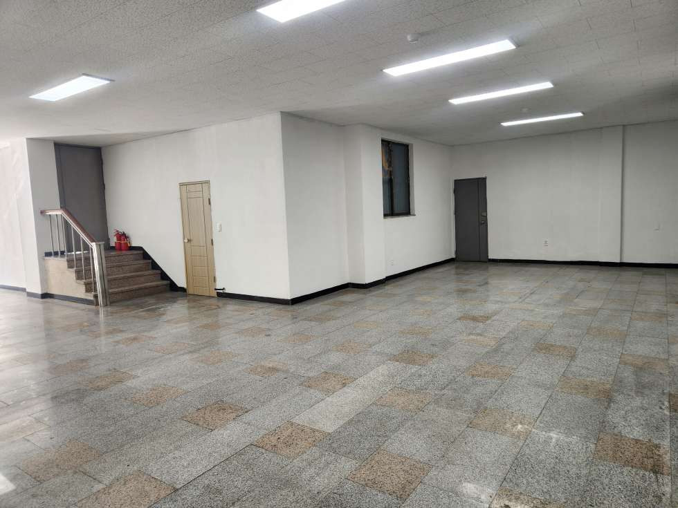 부산 부산진구 양정동 양정역 8번출구 앞 1층 약 42평 무권리 월세 매물번호 15729 사진 1