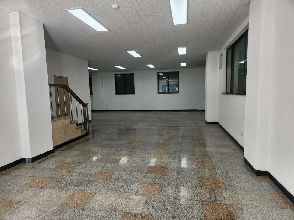 부산 부산진구 양정동 양정역 8번출구 앞 1층 약 42평 무권리 월세 매물번호 15729 사진 2