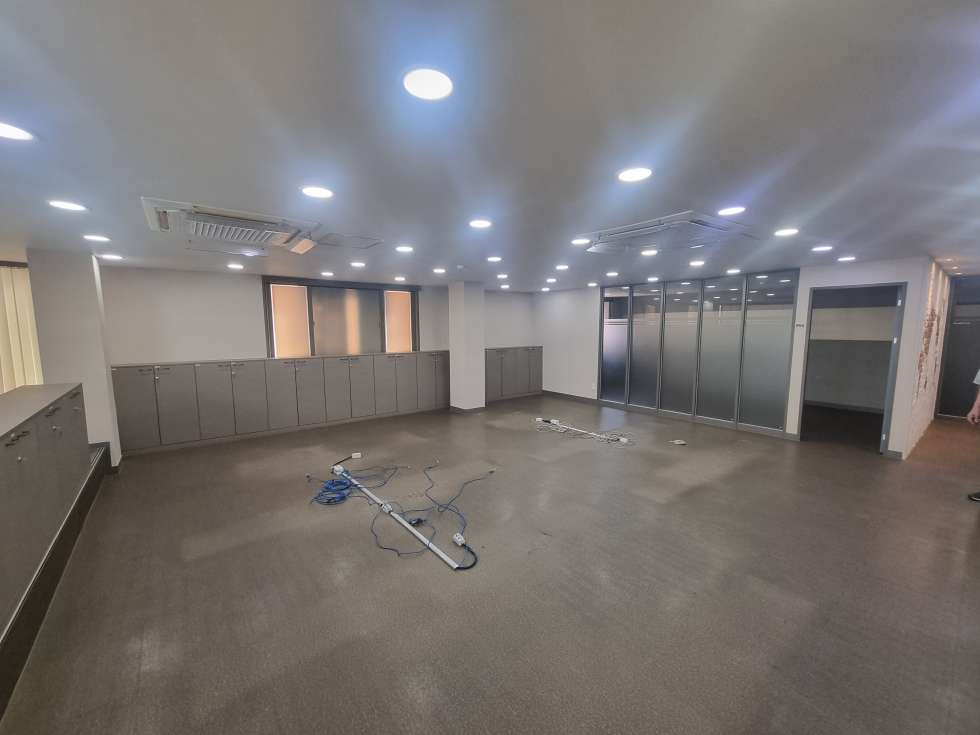 부산 수영구 광안동 수영역 역세권/내부 인테리어 깔끔한 사무실 임대/3층 86평/방 5칸 구분 월세 매물번호 15731 사진 4