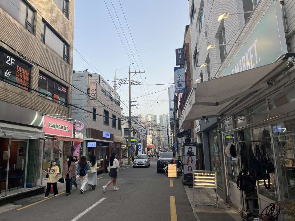부산 부산진구 전포동 전포사잇길 메인상권 힙플레이스 매물 ! 30평 낮은 권리금 월세 매물번호 15316 사진 1