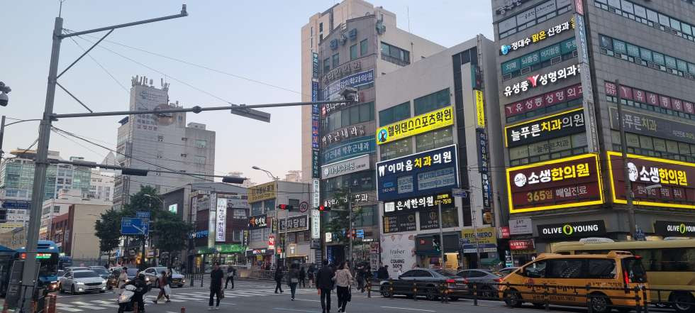 부산 수영구 남천동 410동 남천역 초역세권 4층 45평 화이트톤 인테리어 시설완비 필라테스 발레 추천 월세 매물번호 15310 사진 1